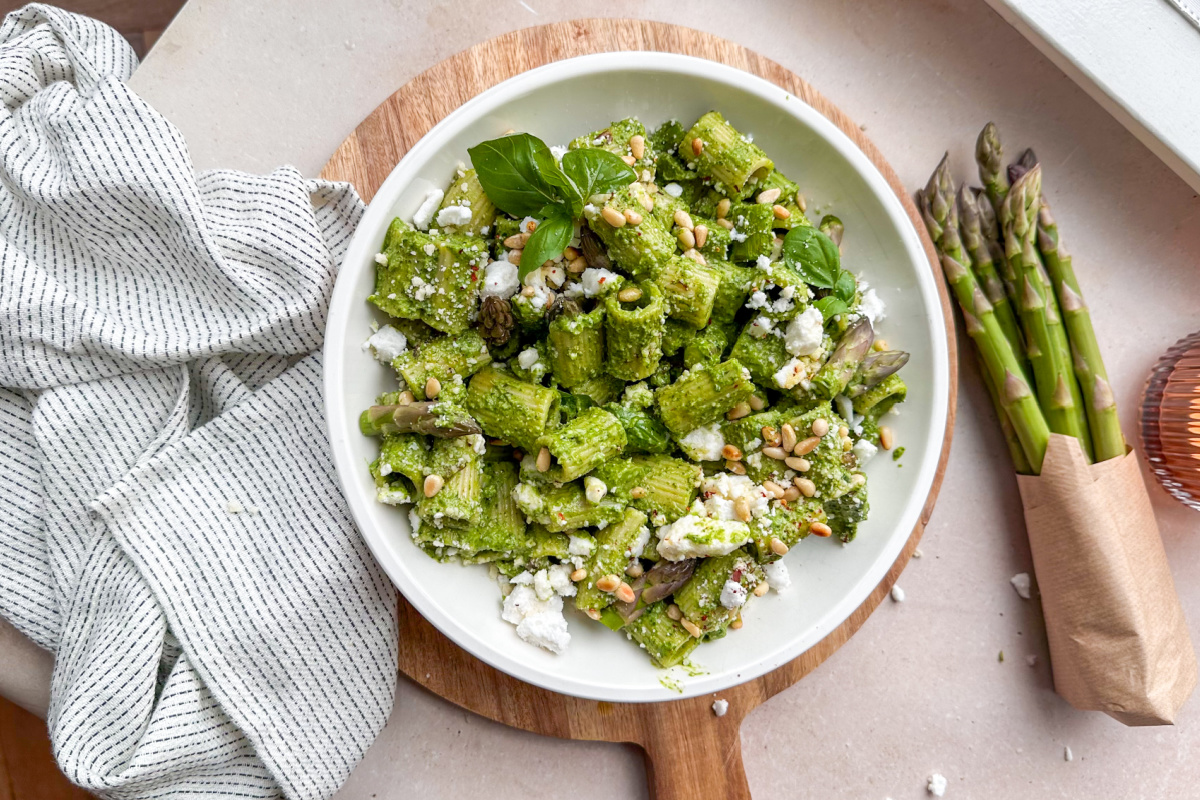 Lactose-free asparagus pasta with spinach and avocado sauce - Intoleran International