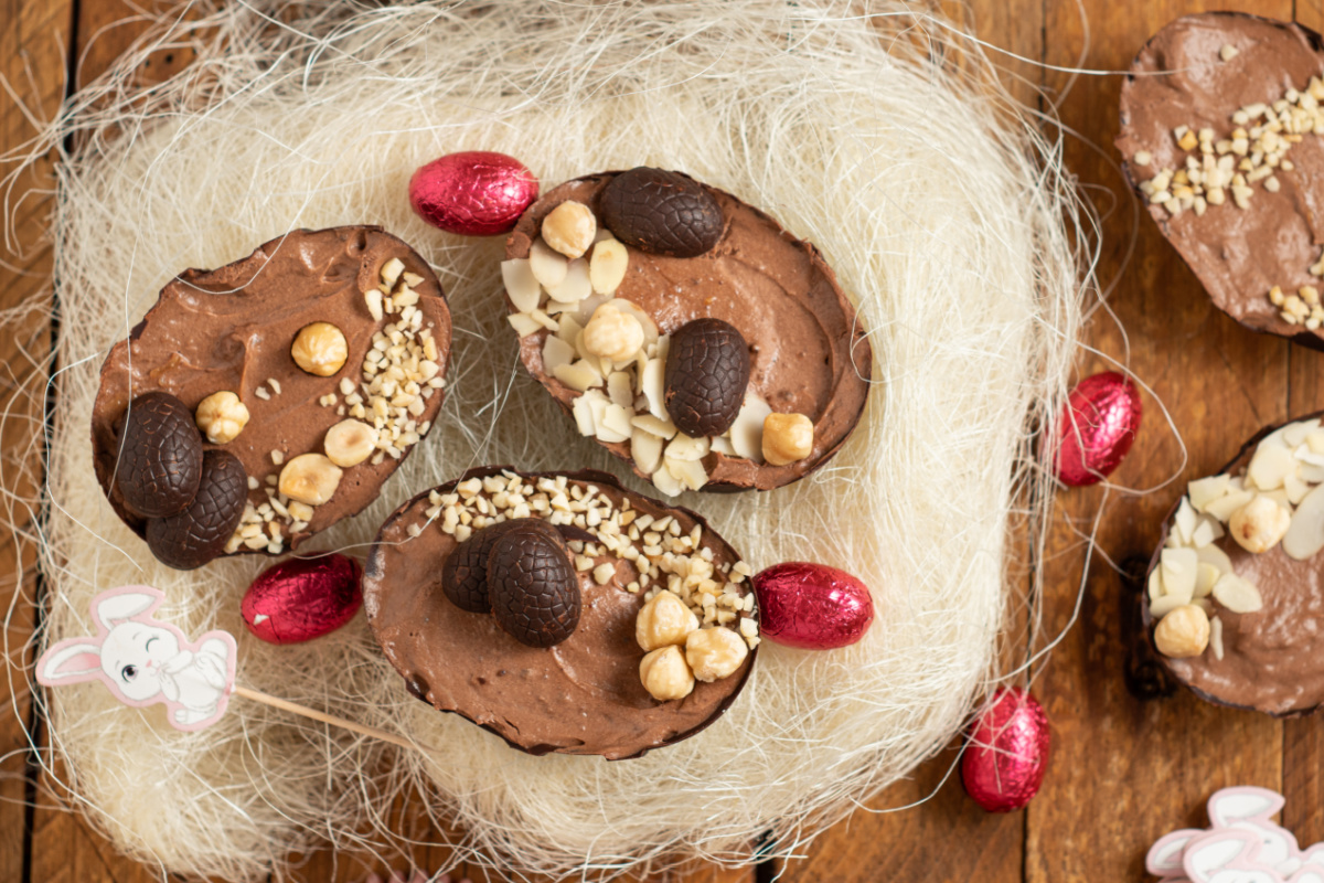 Easter special: chocolate eggs filled with hazelnut mousse - Intoleran International