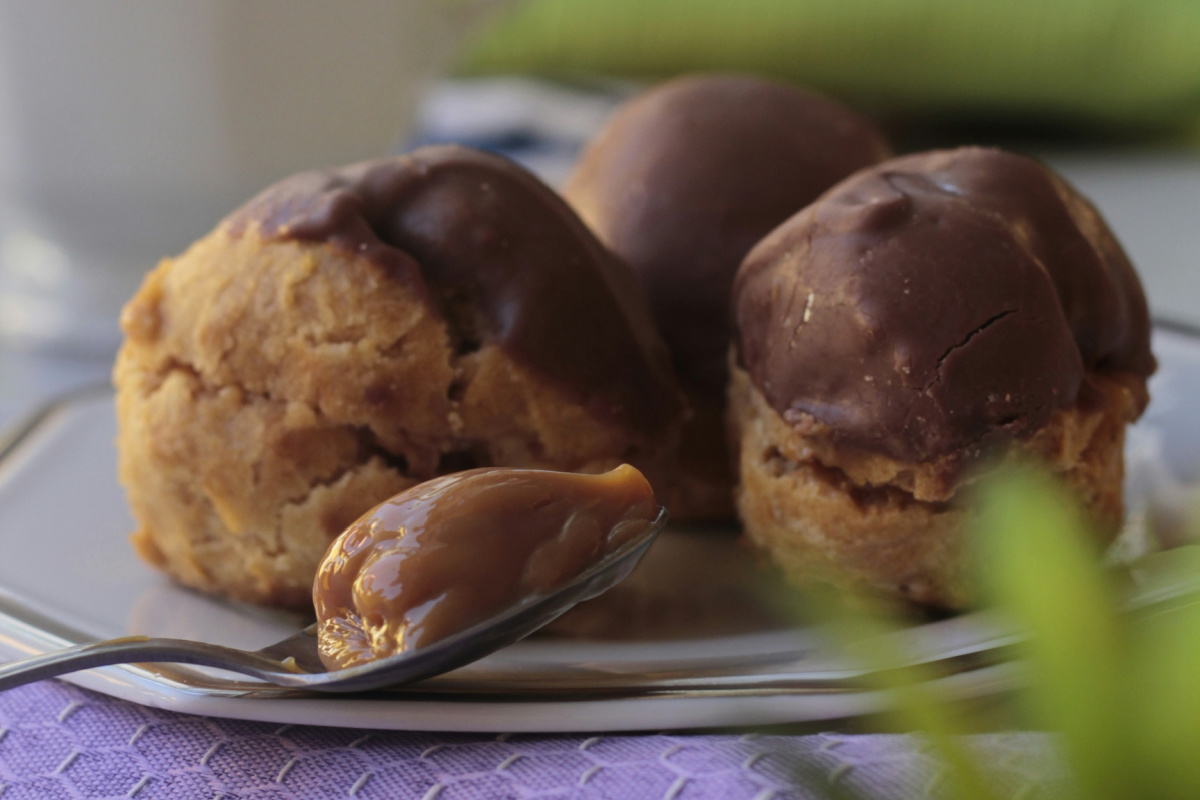 Low-FODMAP Bossche Bollen (Dutch Cream Puffs)